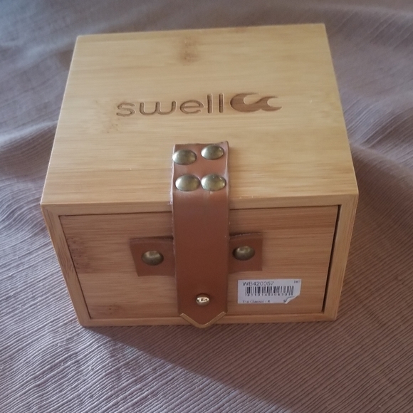 Watch - Picture 2 of 2